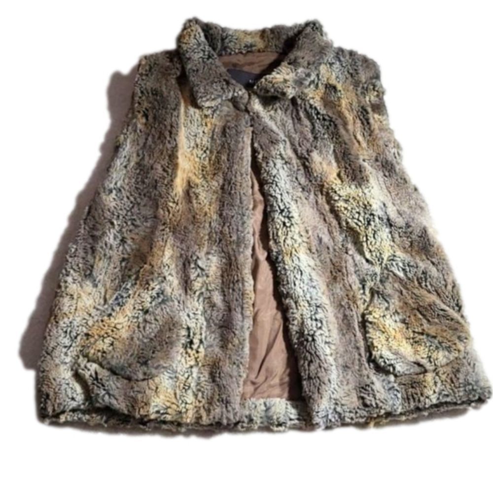 MYNE faux fur small vest.
